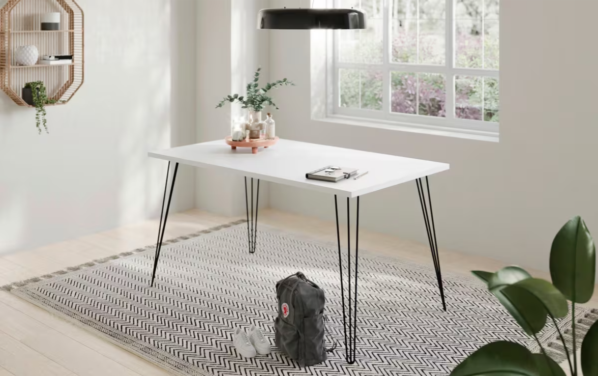 Skandinavisches Design Esstisch - Weiß mit Schwarzen Metallbeinen