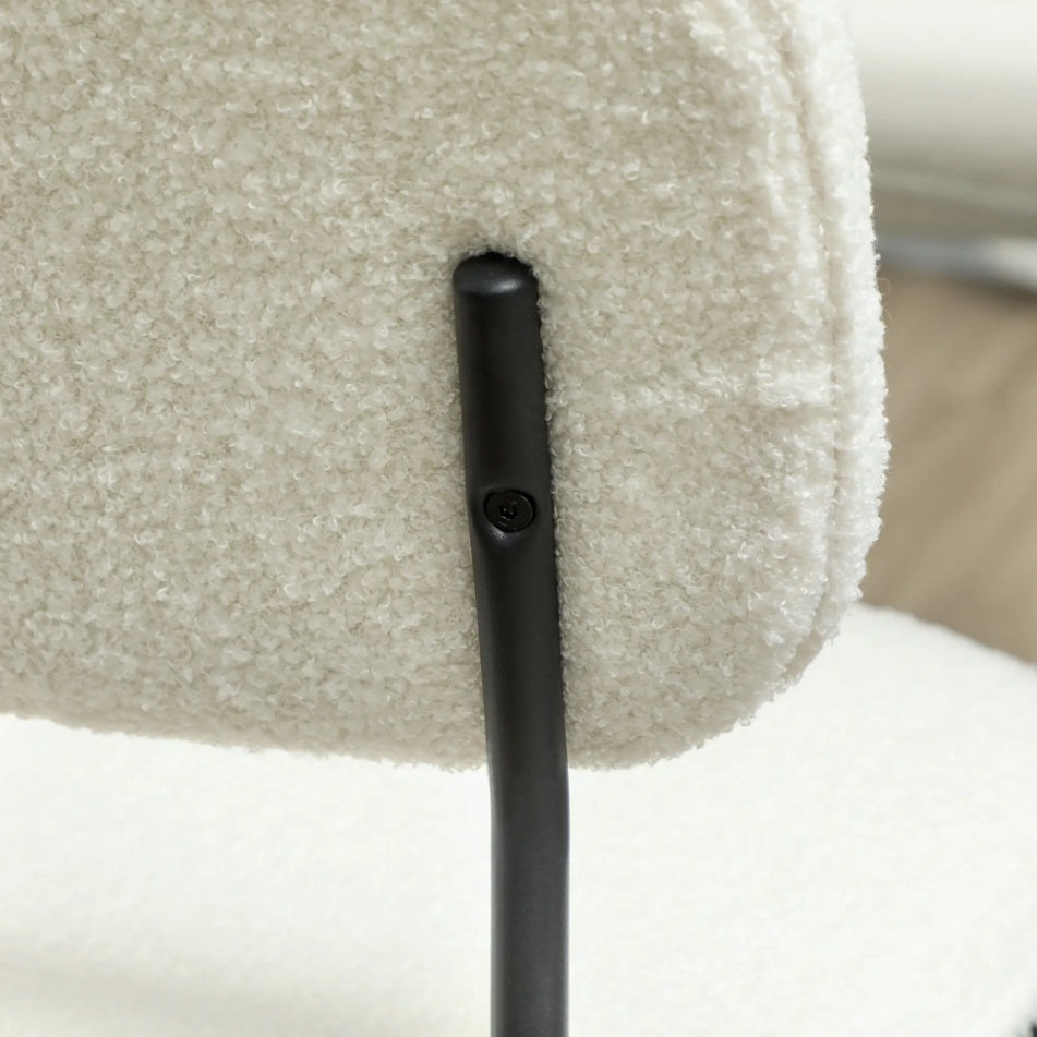 4er Set Esszimmerstühle Weiß Bouclé | Armloses Design & Schwarzgestell