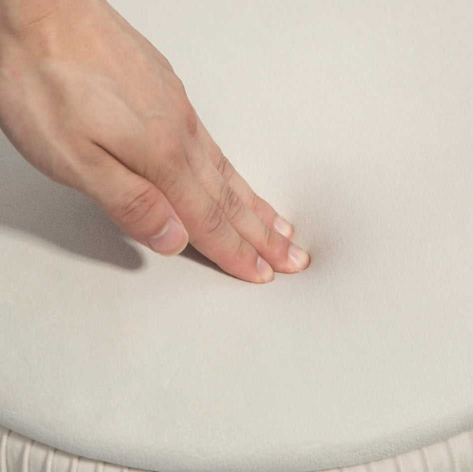 2-in-1 Aufbewahrungshocker Cremeweiß Samtoptik – Runder Fußhocker mit Tablett/Beistelltisch Funktion