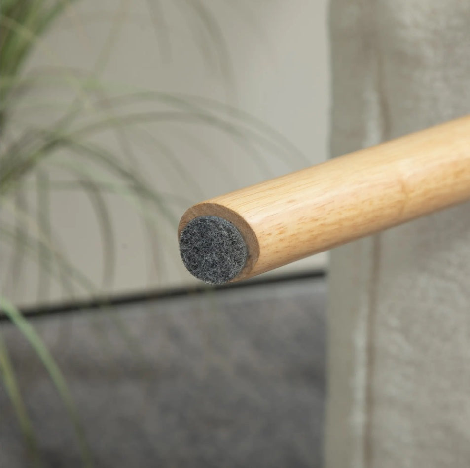 Moderner Fußhocker Cremeweiß – Gepolsterter Schemel mit Fleece-Bezug und Holzbeinen