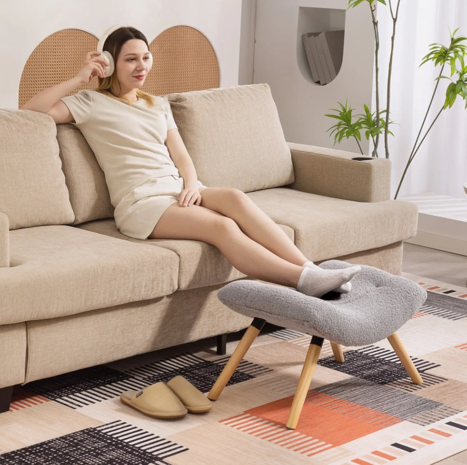 Moderner Fußhocker Hellgrau (67 cm) – Geschwungener Sitzhocker mit Fleece-Bezug und Buchenholzbeinen