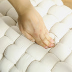 Moderner Sitzhocker Cremeweiß (76 cm) – Polsterhocker in Kreuzgewebter Samtoptik mit Metallbeinen