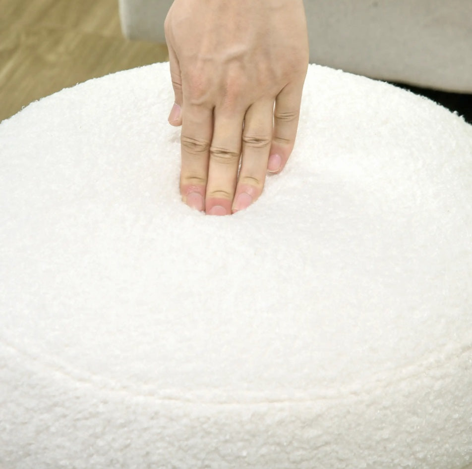 Runder Hocker Cremeweiß (Ø40 cm) – Teddyfleece Ottomane mit Holzbeinen und 120 kg Belastbarkeit