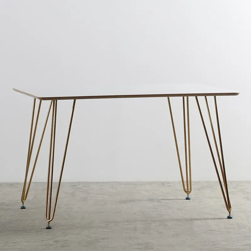 Skandinavisches Design Weißer Esstisch - Mit Goldenen Metallbeinen