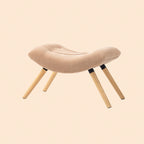 Moderner Fußhocker Braun (67 cm) – Geschwungener Sitzhocker mit Fleece-Bezug und Buchenholzbeinen