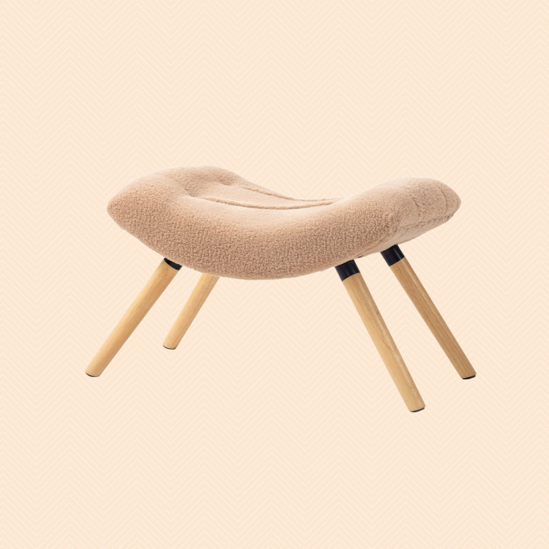 Moderner Fußhocker Braun (67 cm) – Geschwungener Sitzhocker mit Fleece-Bezug und Buchenholzbeinen